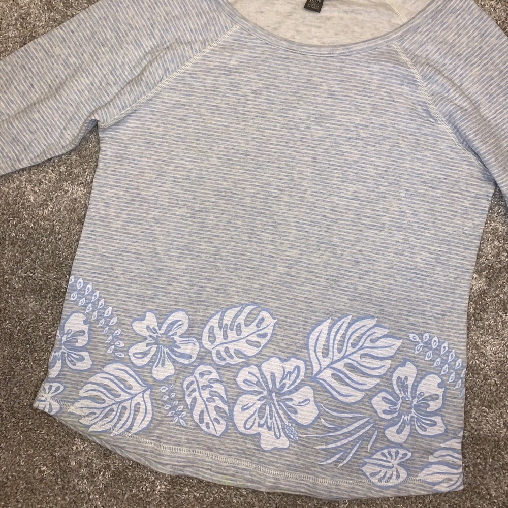 Tommy Bahama Floral Gray & Blue Top - Picture 4 of 9